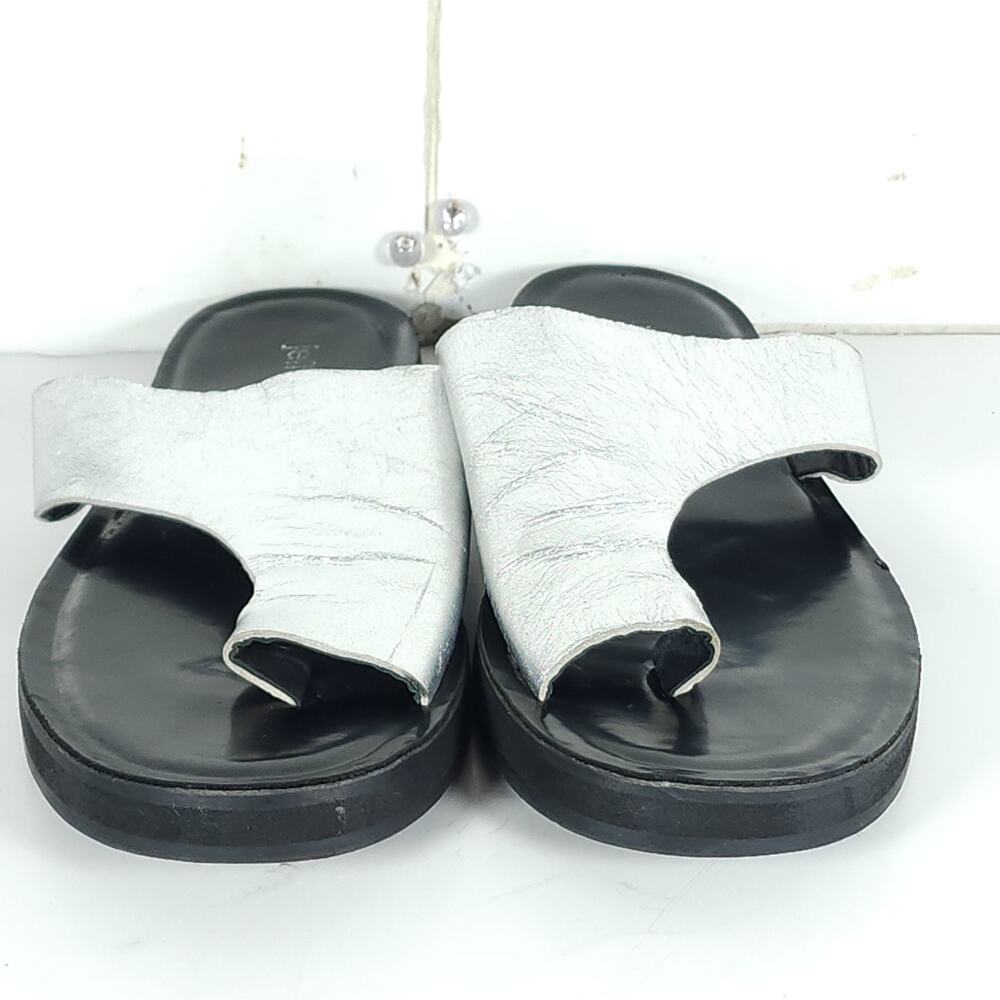 Jeffrey Campbell Women's US 6? Sliver Metallic Leather Toe Post Flat Sandals - Picture 5 of 16